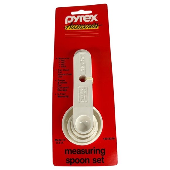 Vintage Pyrex Accessories Measuring Spoon Set of 4 Spoons New on Card 1994 - Picture 1 of 7